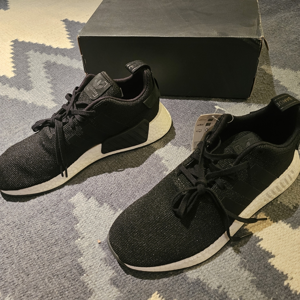 Adidas NMD R2 Men's BlaSneakers - Picture 3 of 5